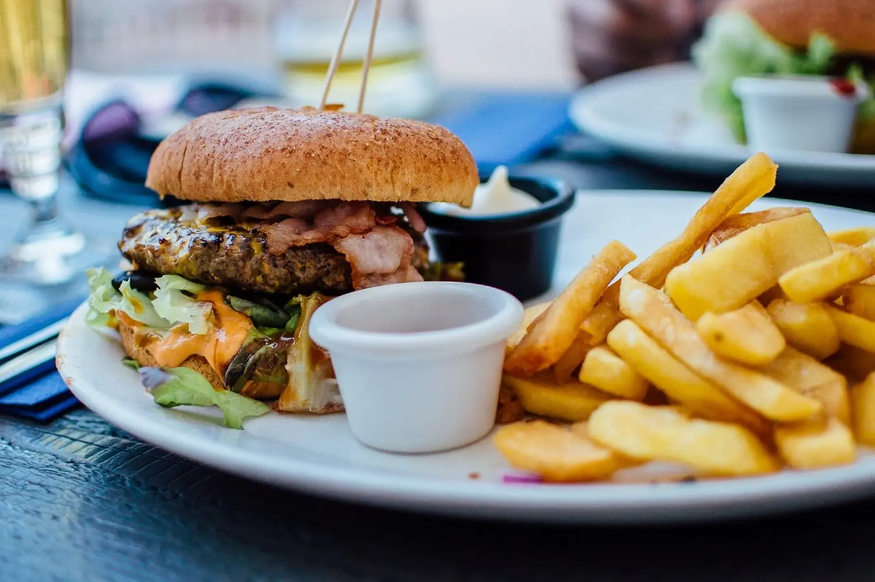 Fastfood, Burger, Pommes von DOLMAeat